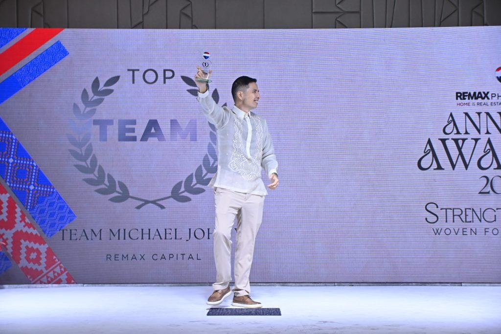 About 12 John Yu accepting Top 1 Team for REMAX in 2026
