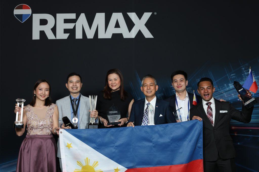 About 21 REMAX Capital awardees at the R4 in Las Vegas Feb 2026