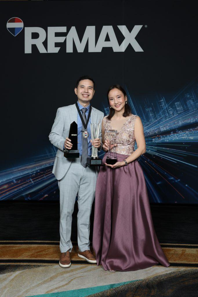About 13 John Yu and Daphne Yu at the R4 Awards in Las Vegas